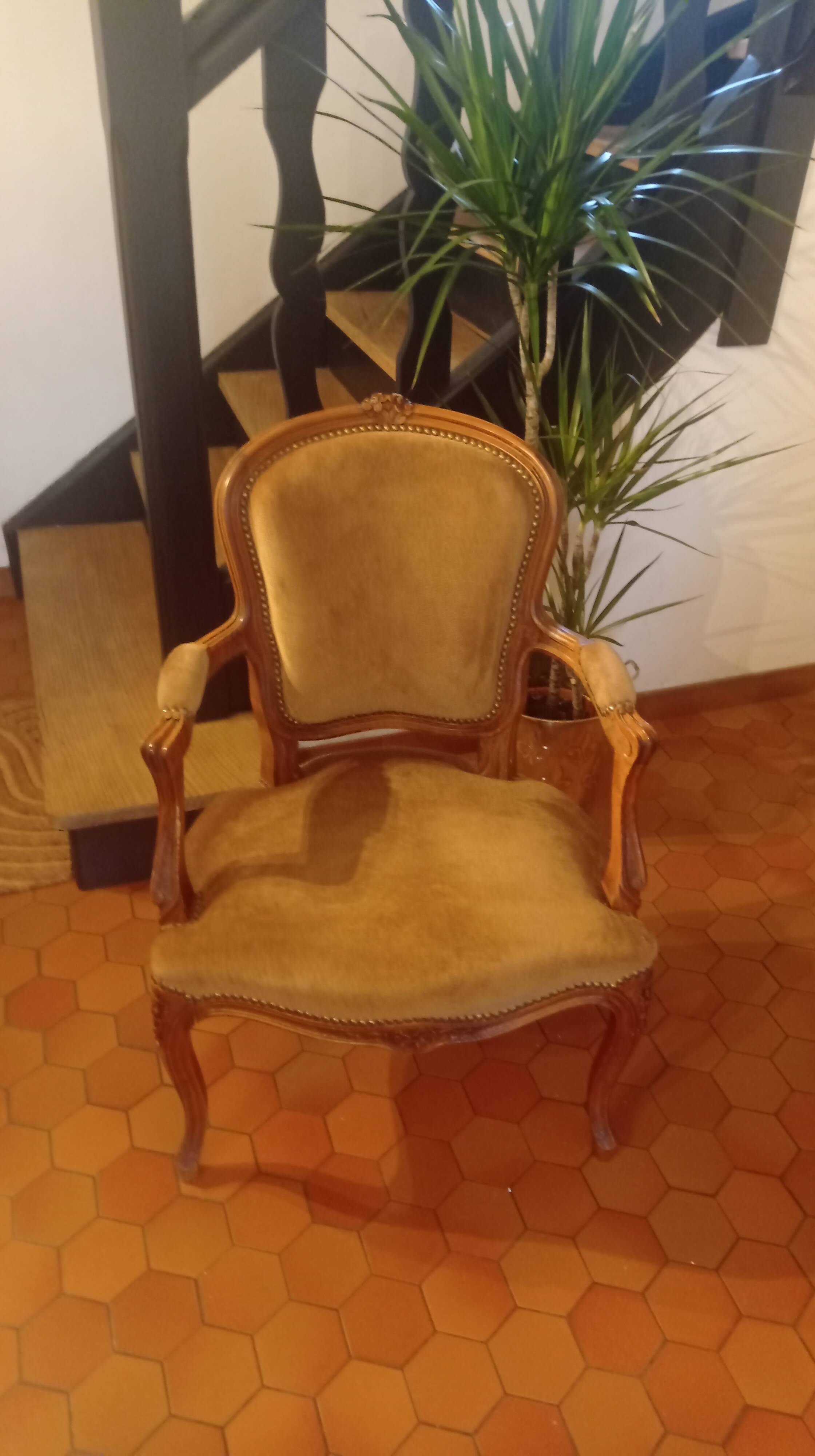 Convertible armchair