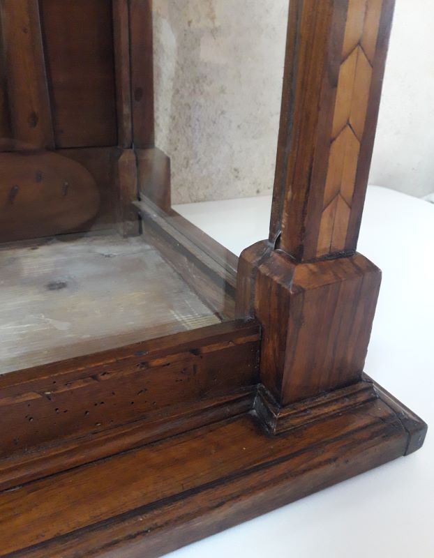 Vitrine XIX° noyer et marqueterie