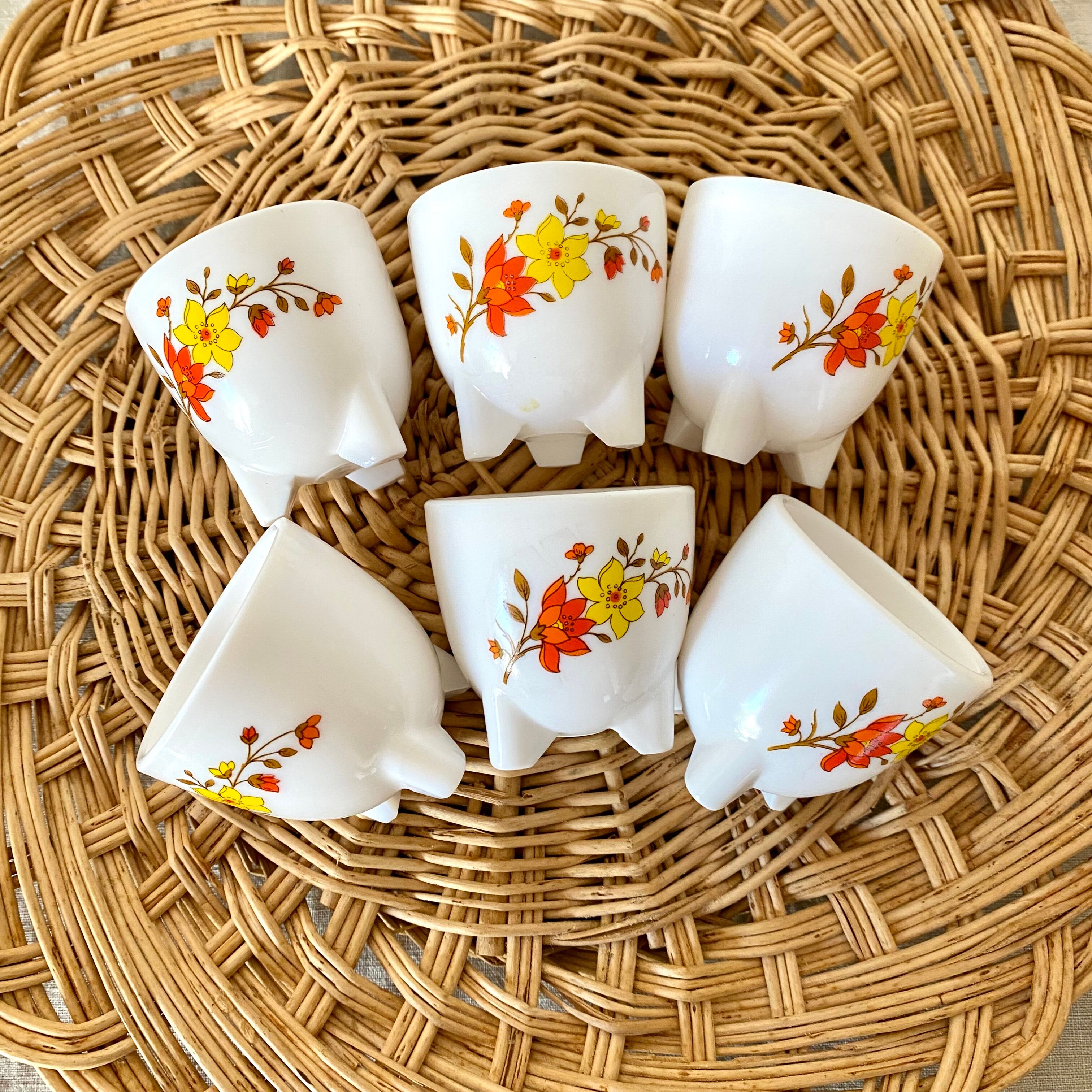 Vintage flowery poppies