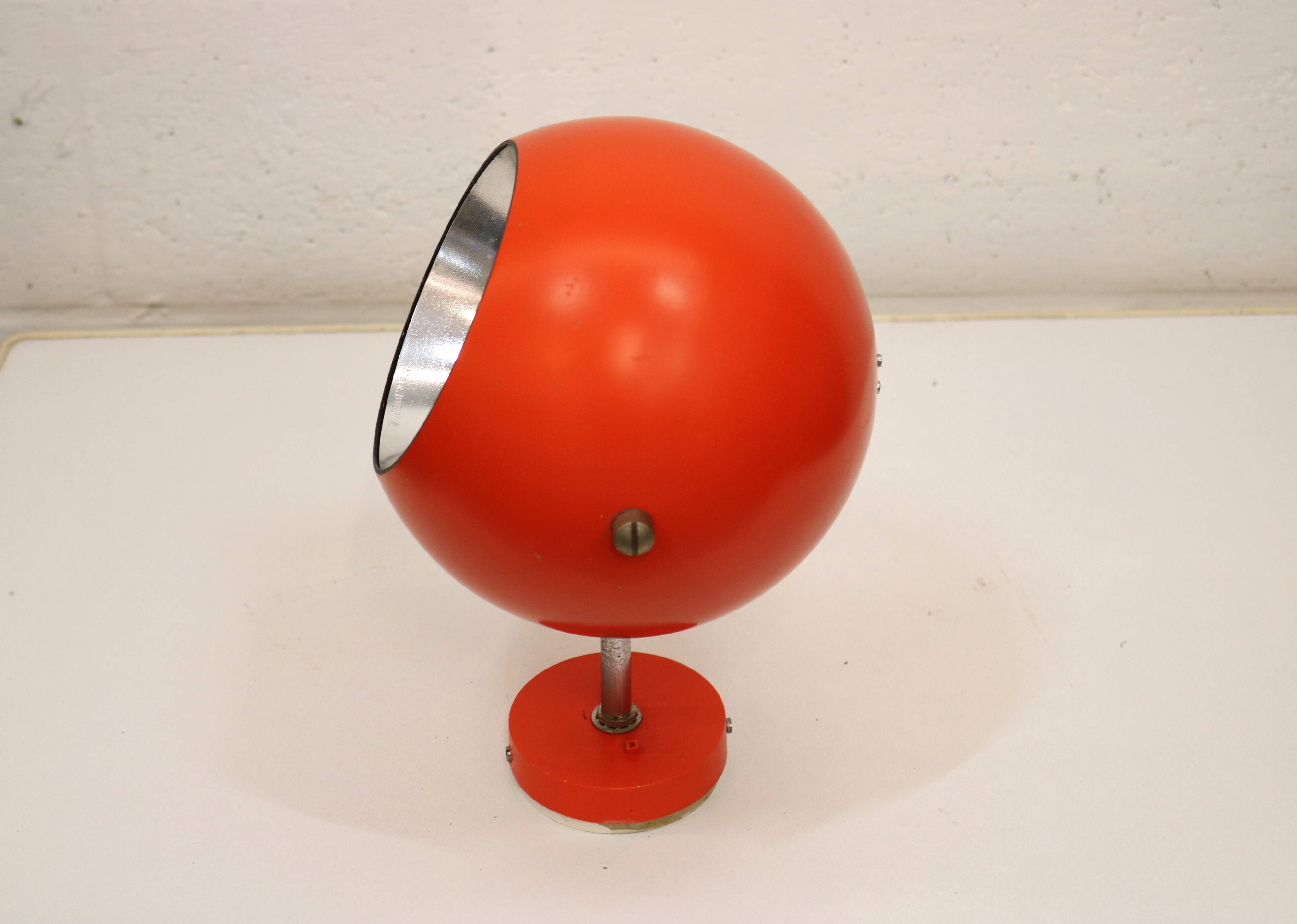 Vintage orange eyeball space age wall Lamp– Louis Poulsen, Denmark 70's