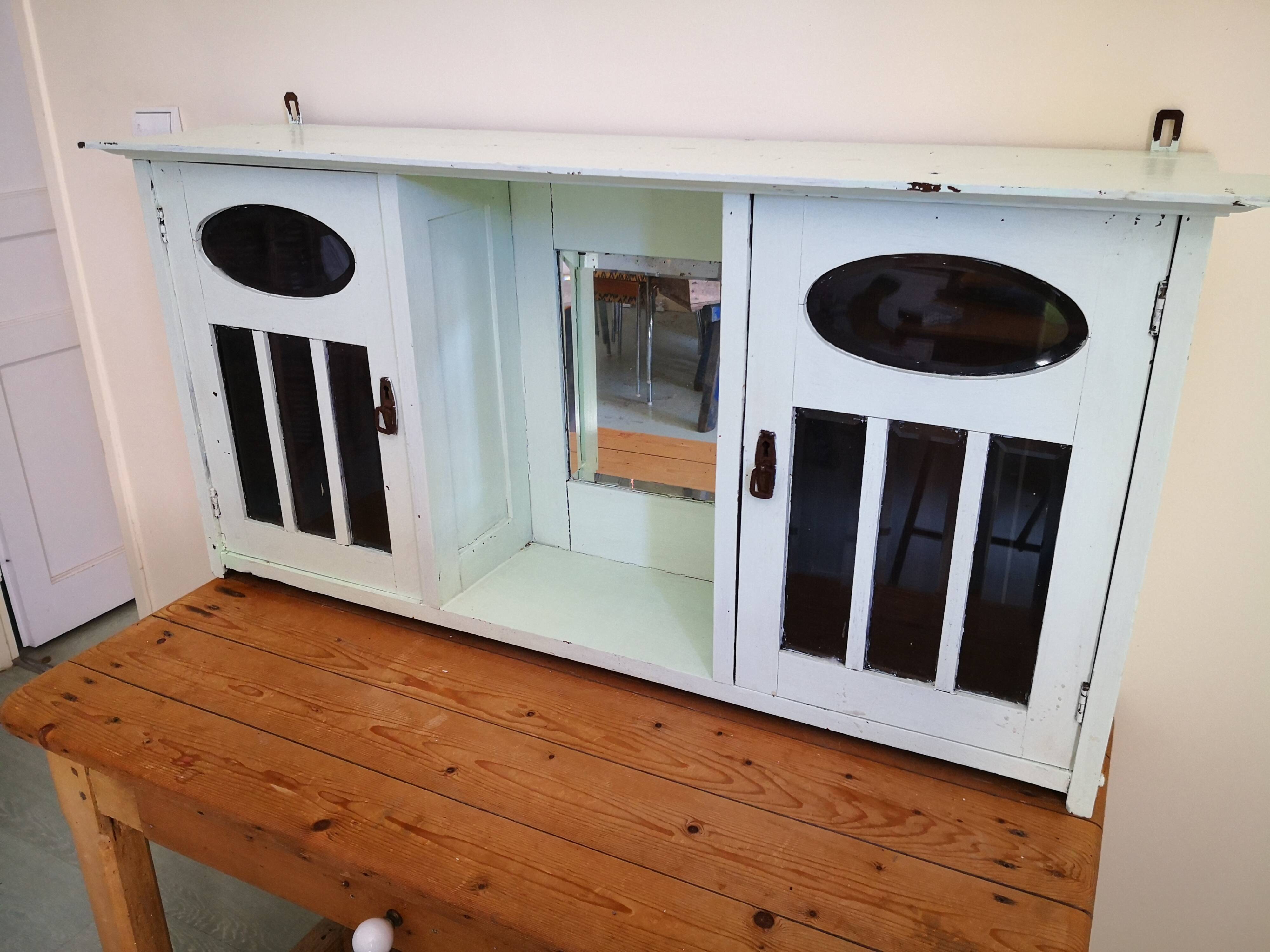 VItrine to be suspended