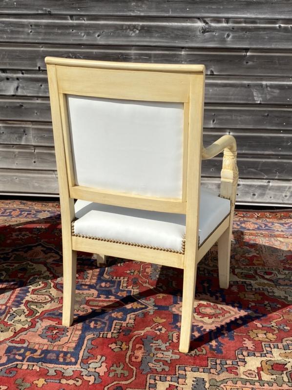 Paire de fauteuils aux dauphins d’époque empire en bois laqué