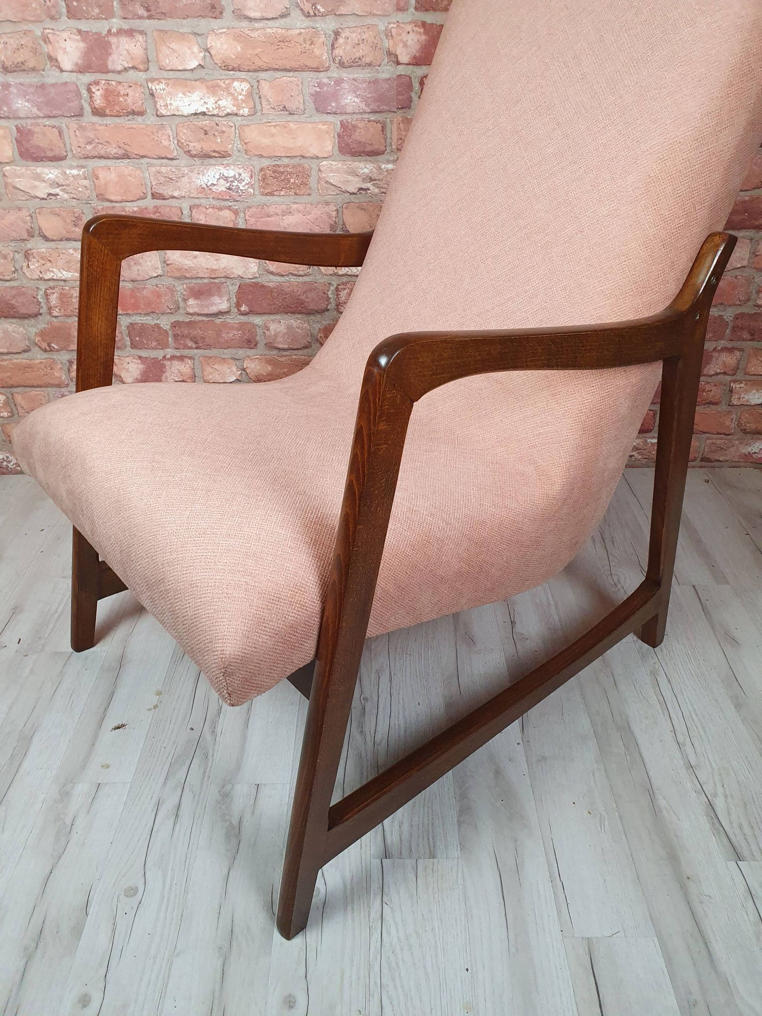 Fauteuil rénové, type 364, conçu par Barbara Fenrych-Węcławska, Pologne, années 1950