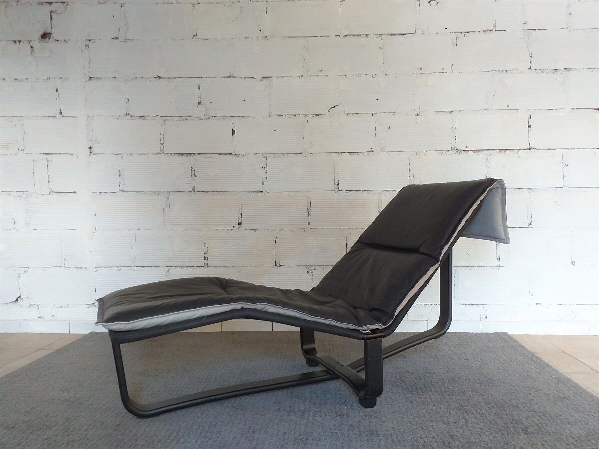 Scandinavian long chair design Ingmar und Knut Relling black leather 70s
