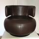 Fauteuil tournant CURL en cuir marron par Roche Bobois
