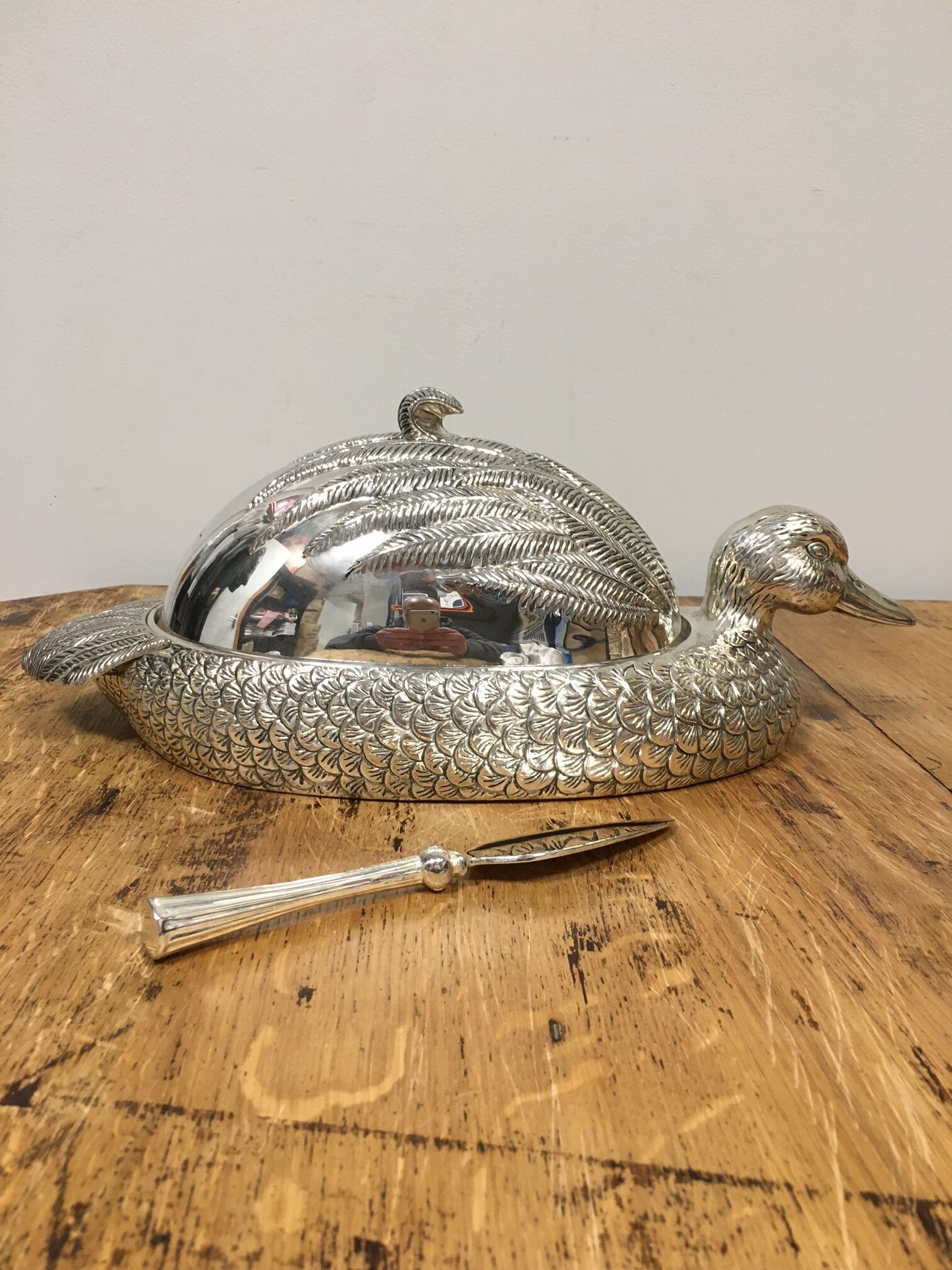 Duck-shaped terrine in silver metal