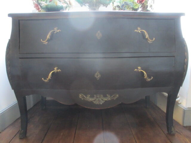 Black curved baroque chest of drawers Louis XV style