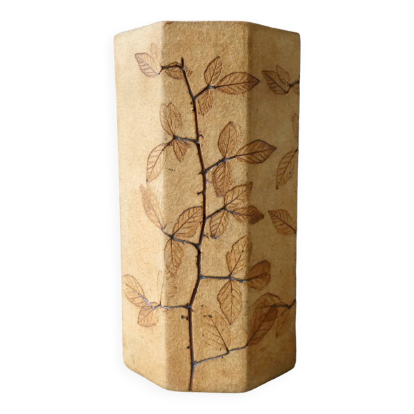 Vase octogonal en grès décor herbier, signé, Raymonde Leduc Vallauris