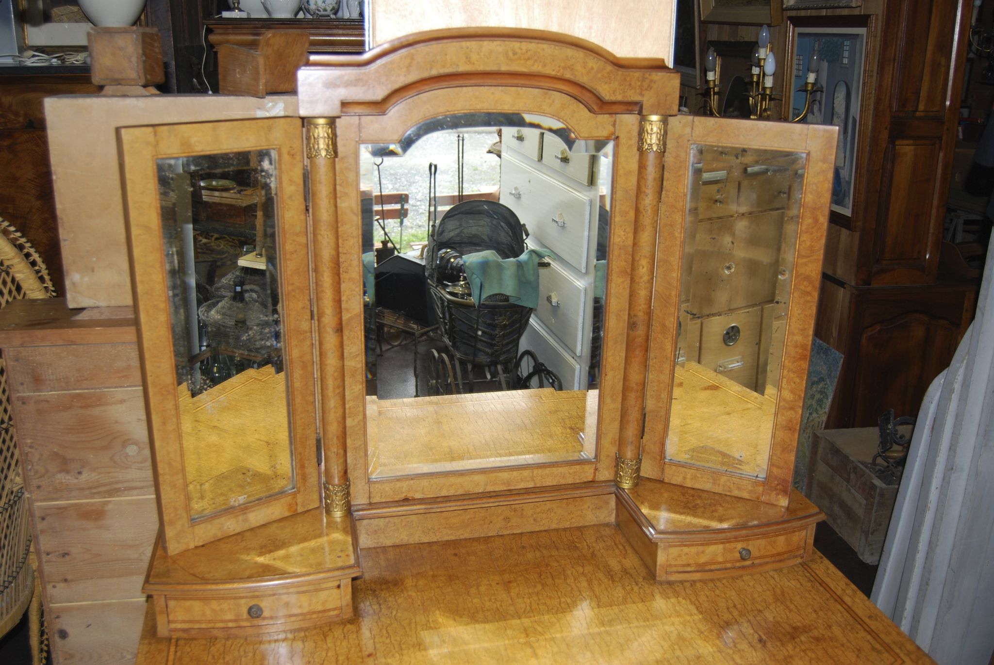 Louis XVI-style hairdresser in elm magnifying glass and 20th century marquetry net.
