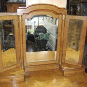Louis XVI-style hairdresser in elm magnifying glass and 20th century marquetry net.