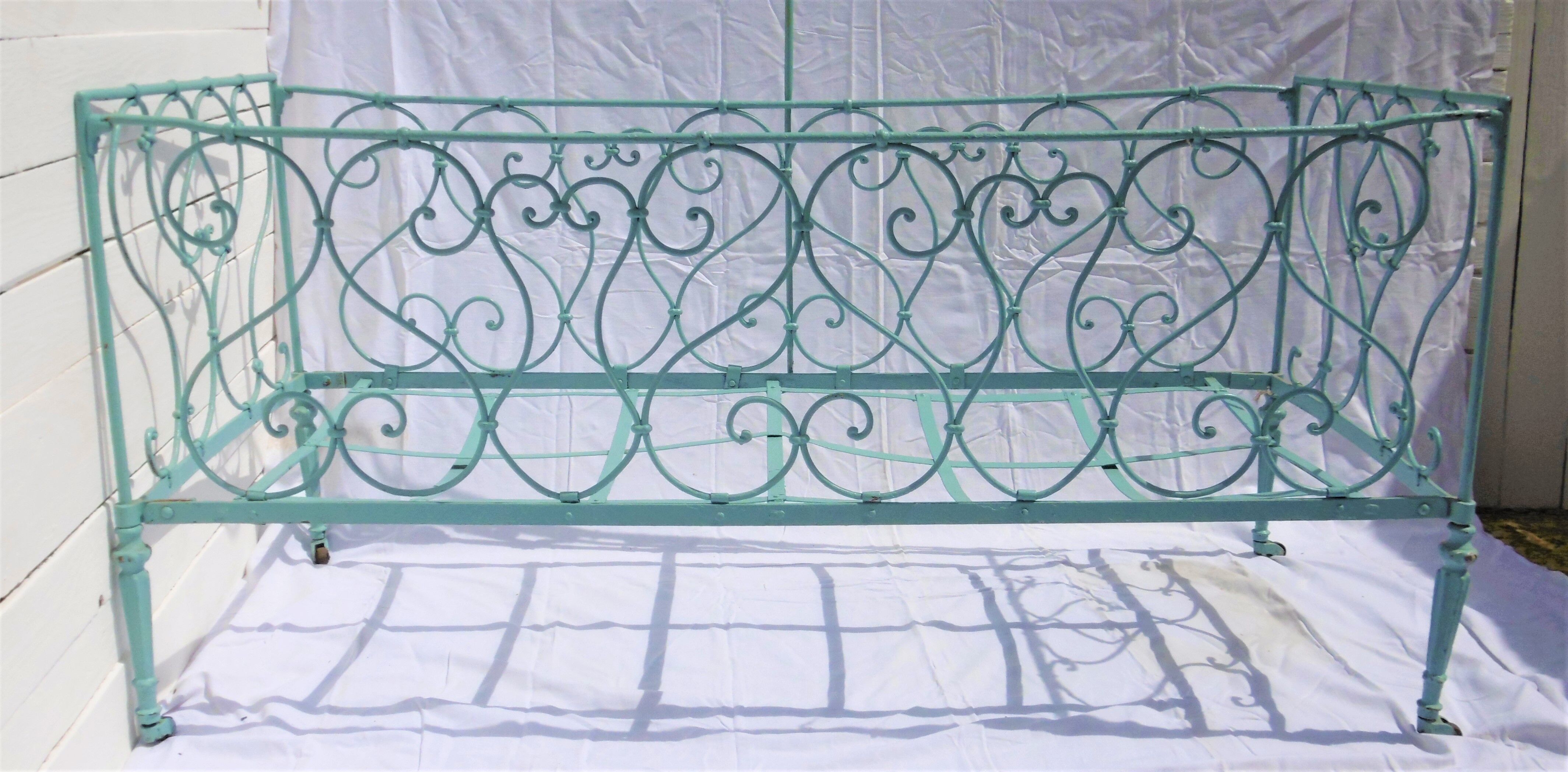 Wrought iron bed and his Swan-neck