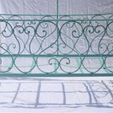Wrought iron bed and his Swan-neck