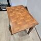 Table transformable vintage en bois de noyer et marqueterie