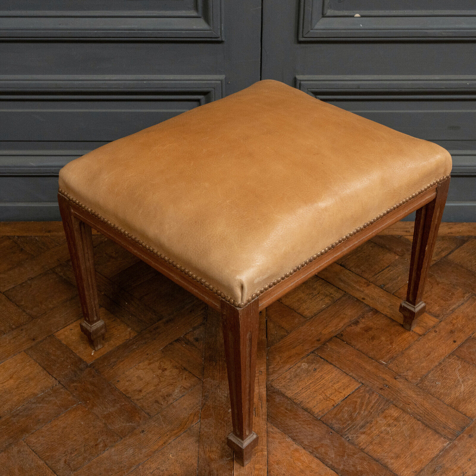 Oak stool early twentieth feet fluted leather top