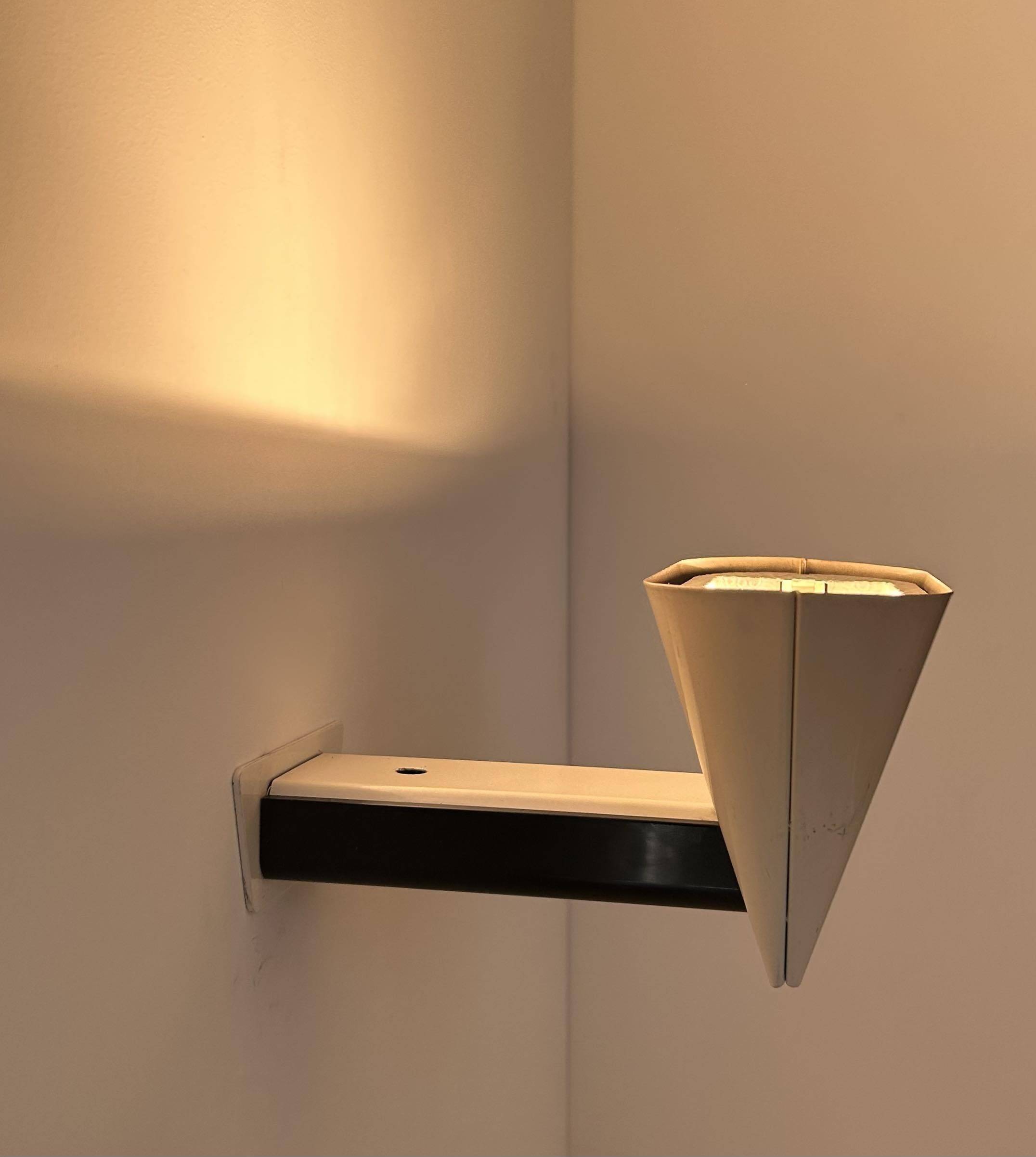 Vintage modernist wall lamp, cream and black lacquered metal, Italy 1970s