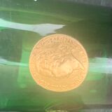 Set of 2 whisky glasses, aperitif, dubonnet, green glass, gold medalist in front, collector