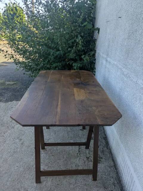 Bureau, planche et tréteaux