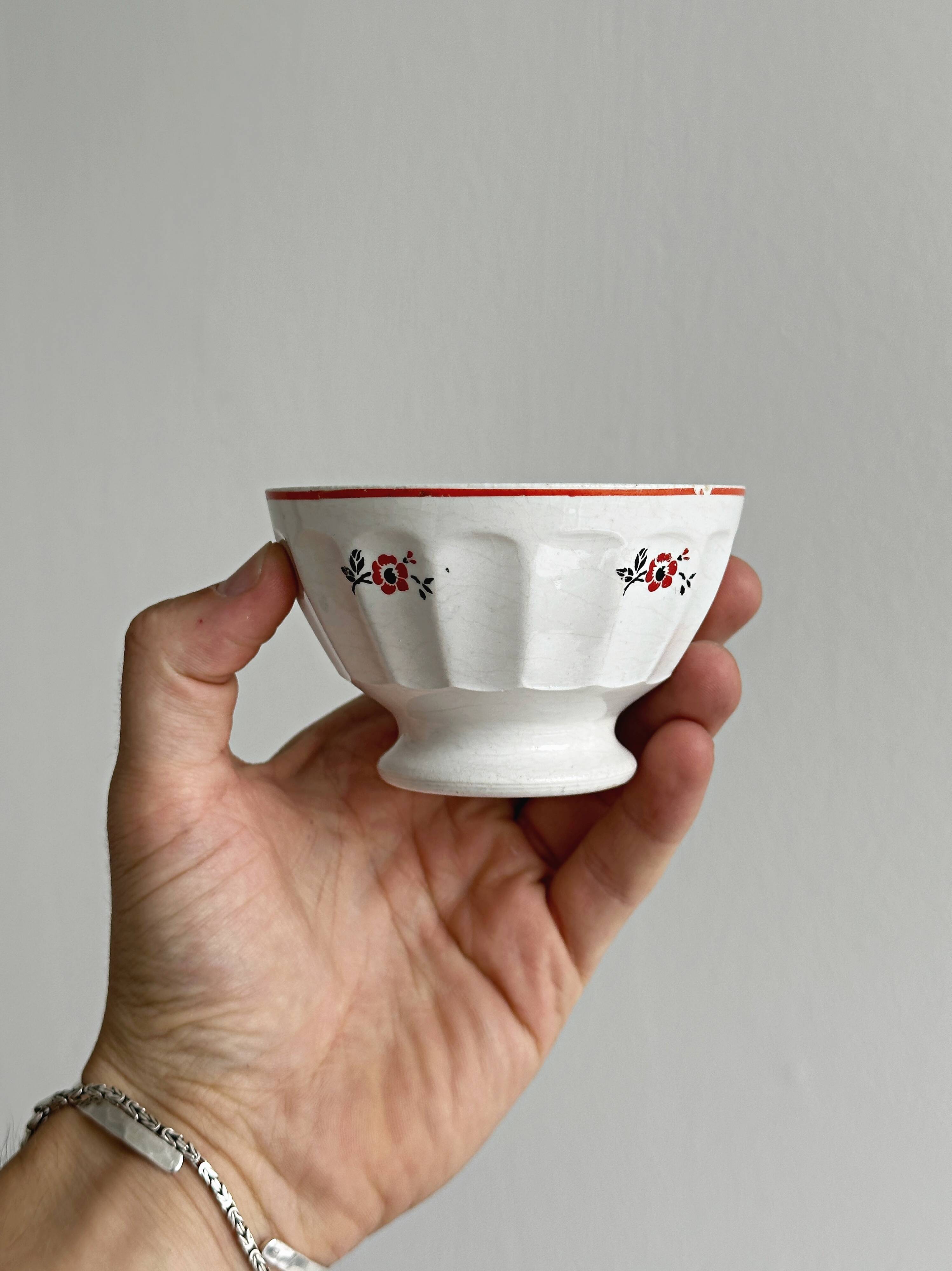 Set of 5 small ceramic bowls