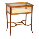 Showcase table in mahogany with bevelled glass.