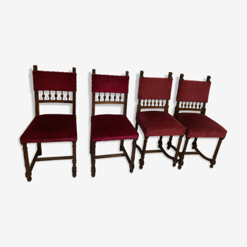 Chaises style Henri II recouvertes de tissu en velours rouge