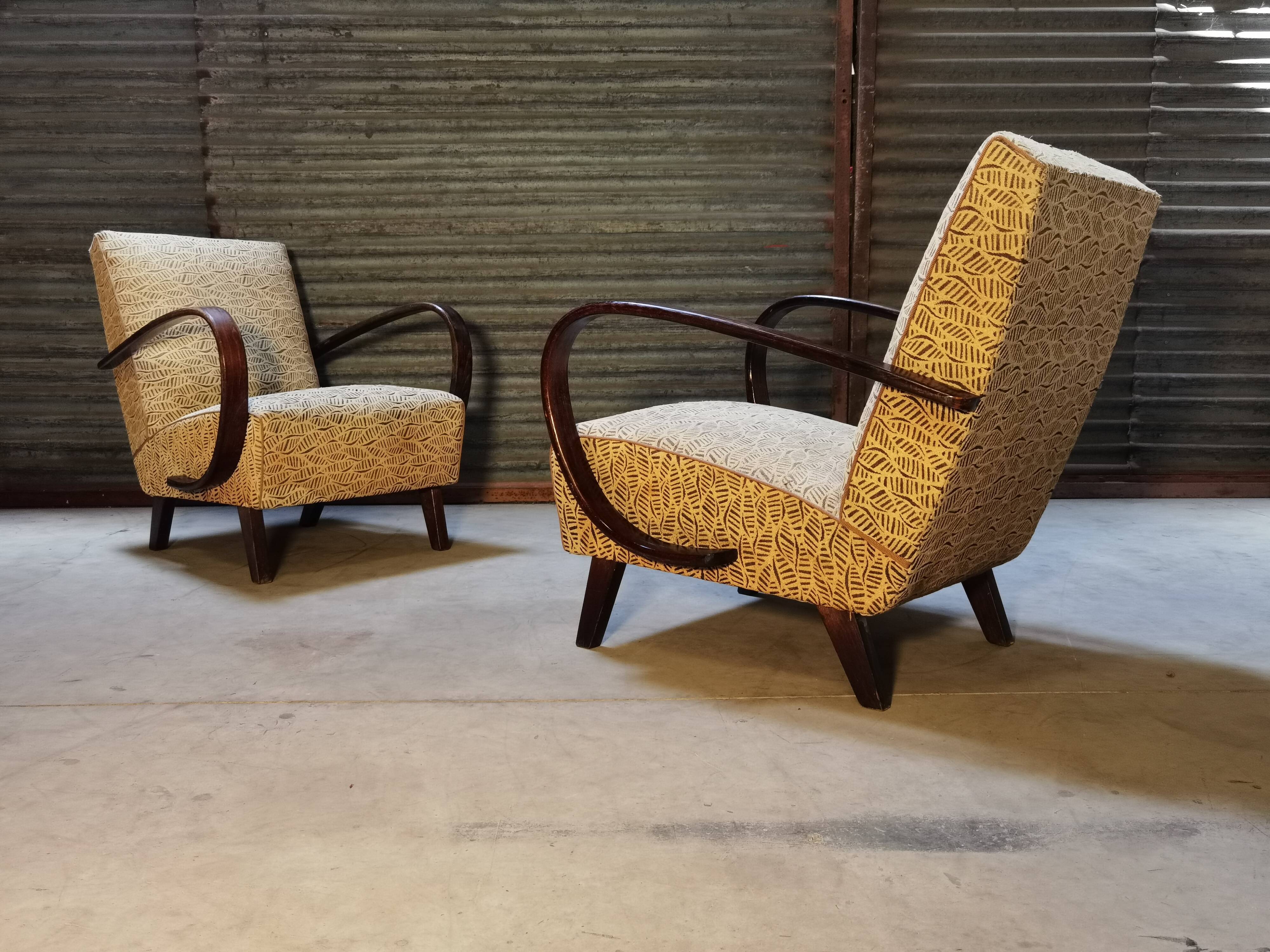 Paire de fauteuils H410 par Jindřich Halabala