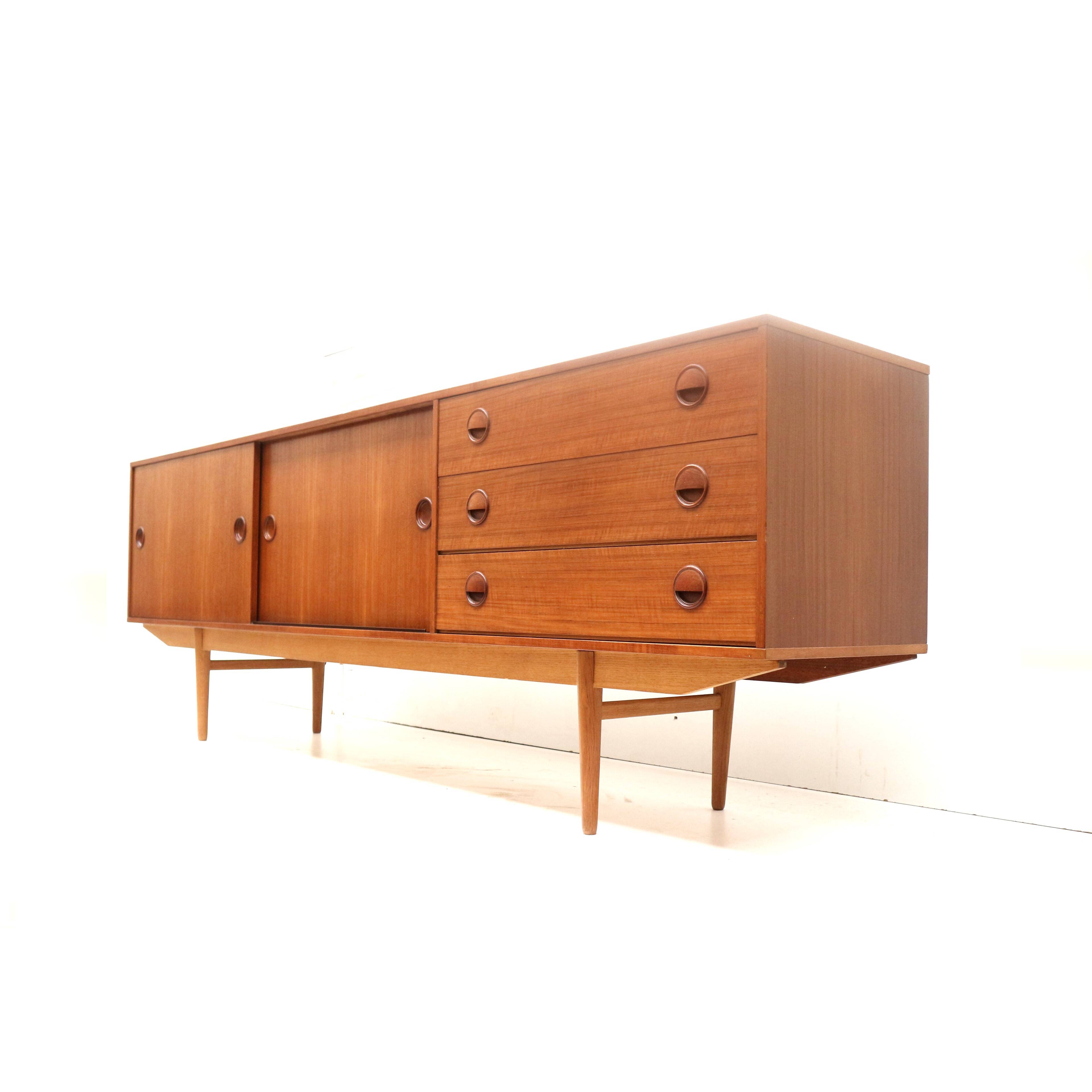 Beautiful long minimalist sideboard designed by William Watting and made by Fristho, Netherlands 195