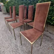 8 vintage 1970s chairs in brass and velvet with high backs.
