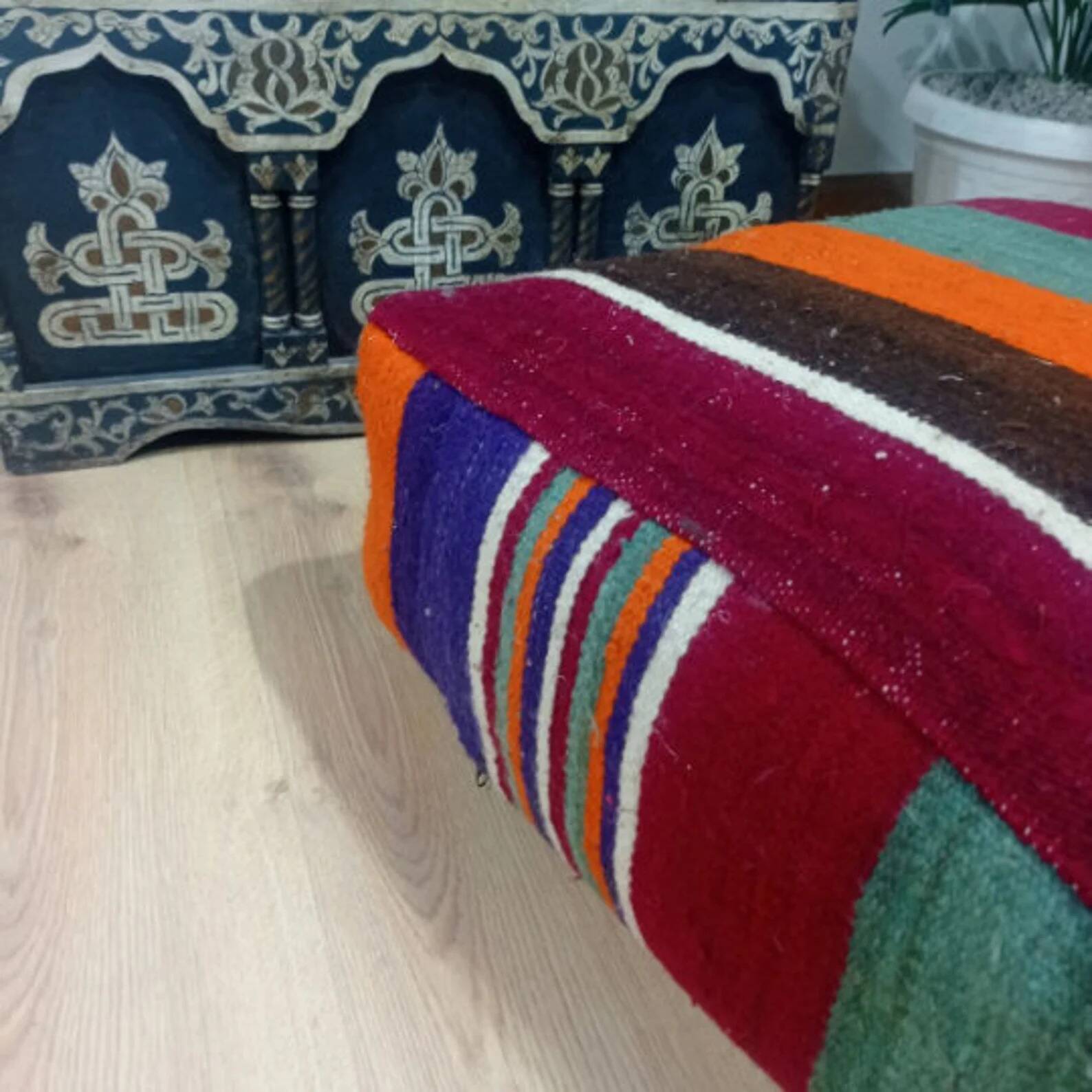 Handmade Berber pouf in wool 60 X 60 X 20 CM