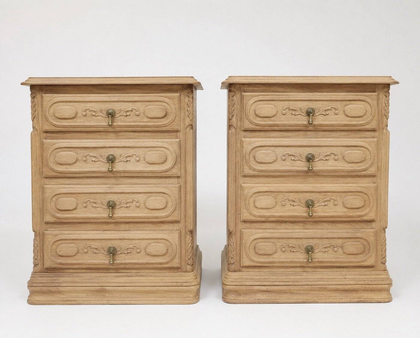Paire tables de chevet style Néo-Renaissance – Chêne sculpté – XIXe siècle