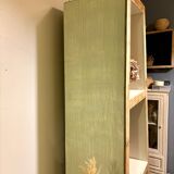 Asymmetrical shelf