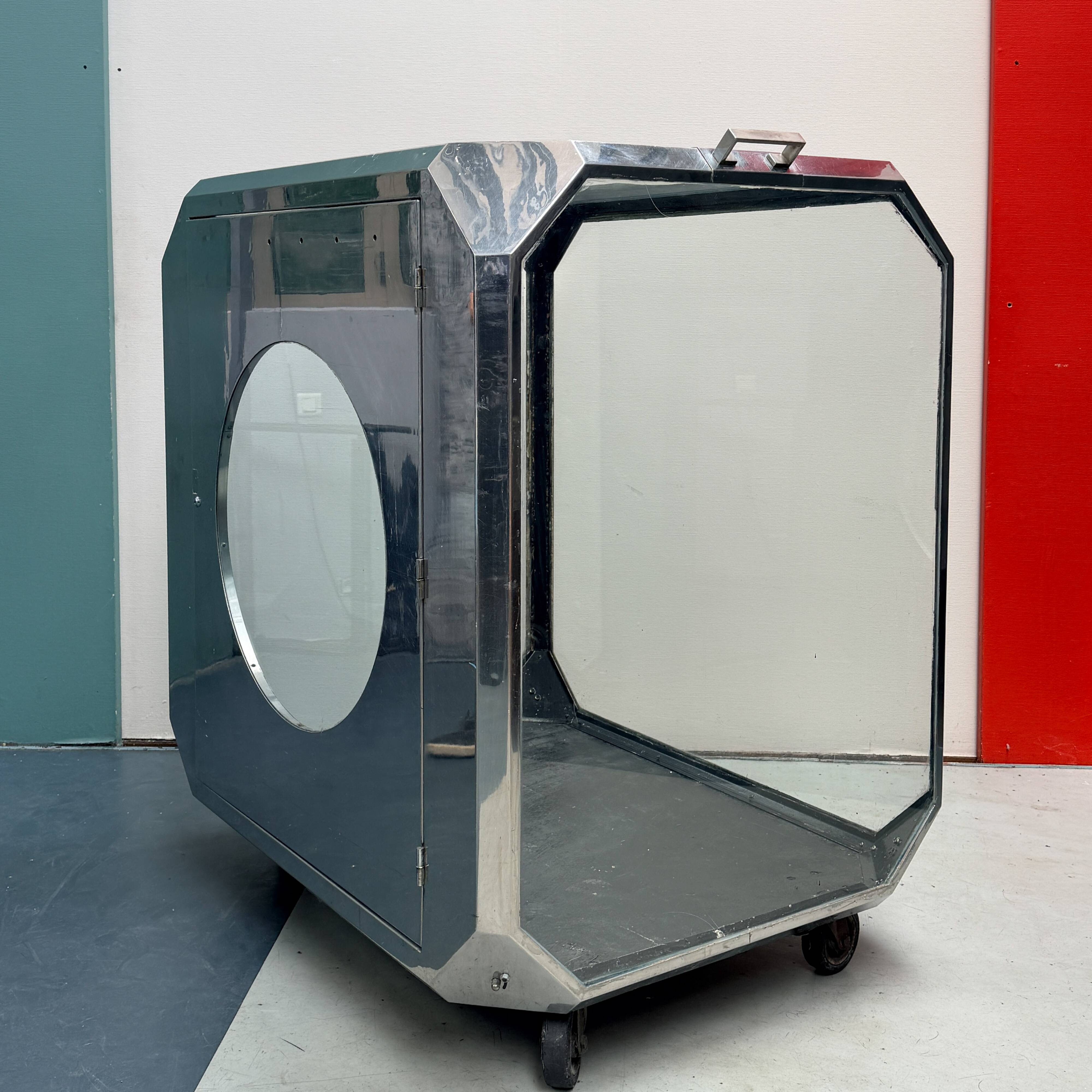 Vitrine de Showroom Monumentale d'Époque Space Age – Circa 1970