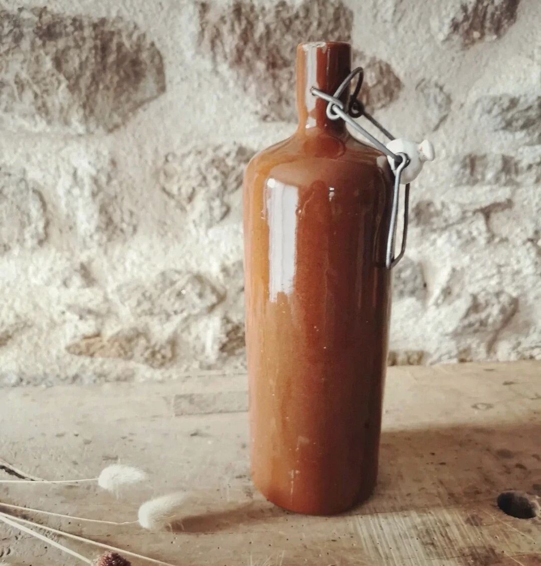 Old bottle, Sandstone