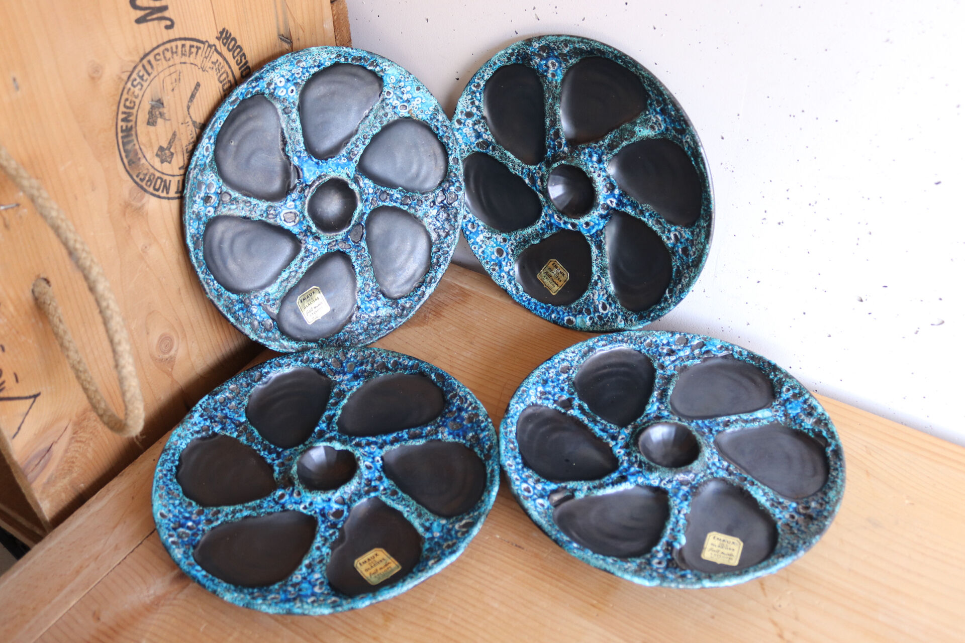 Set of 4 Cyclope oyster plates – Émaux des Glaciers
