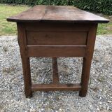 Table de ferme ancienne à gibiers en châtaignier massif à 2 tiroirs et une tirette.