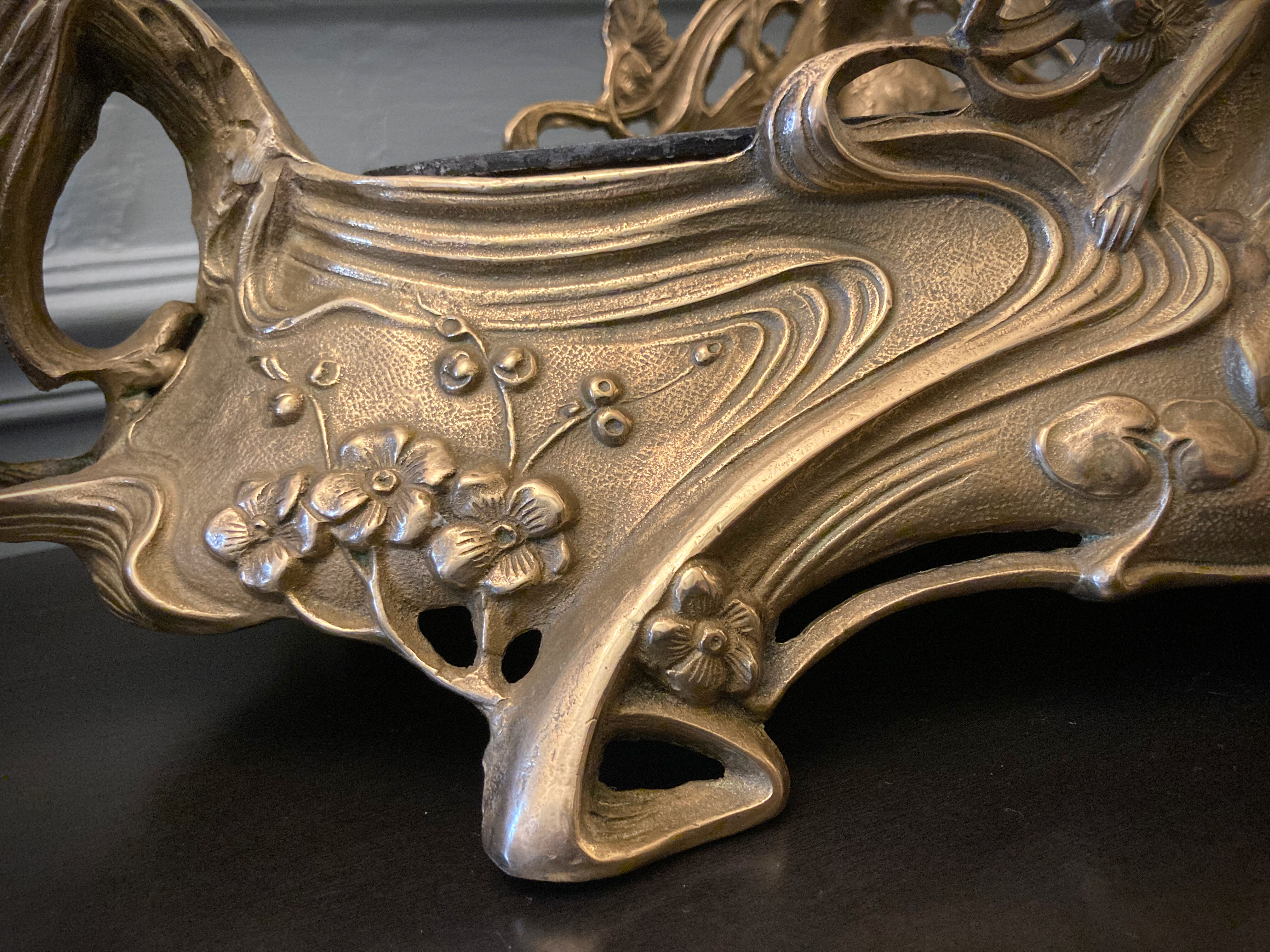 Large planter in gilded bronze Art nouvelles