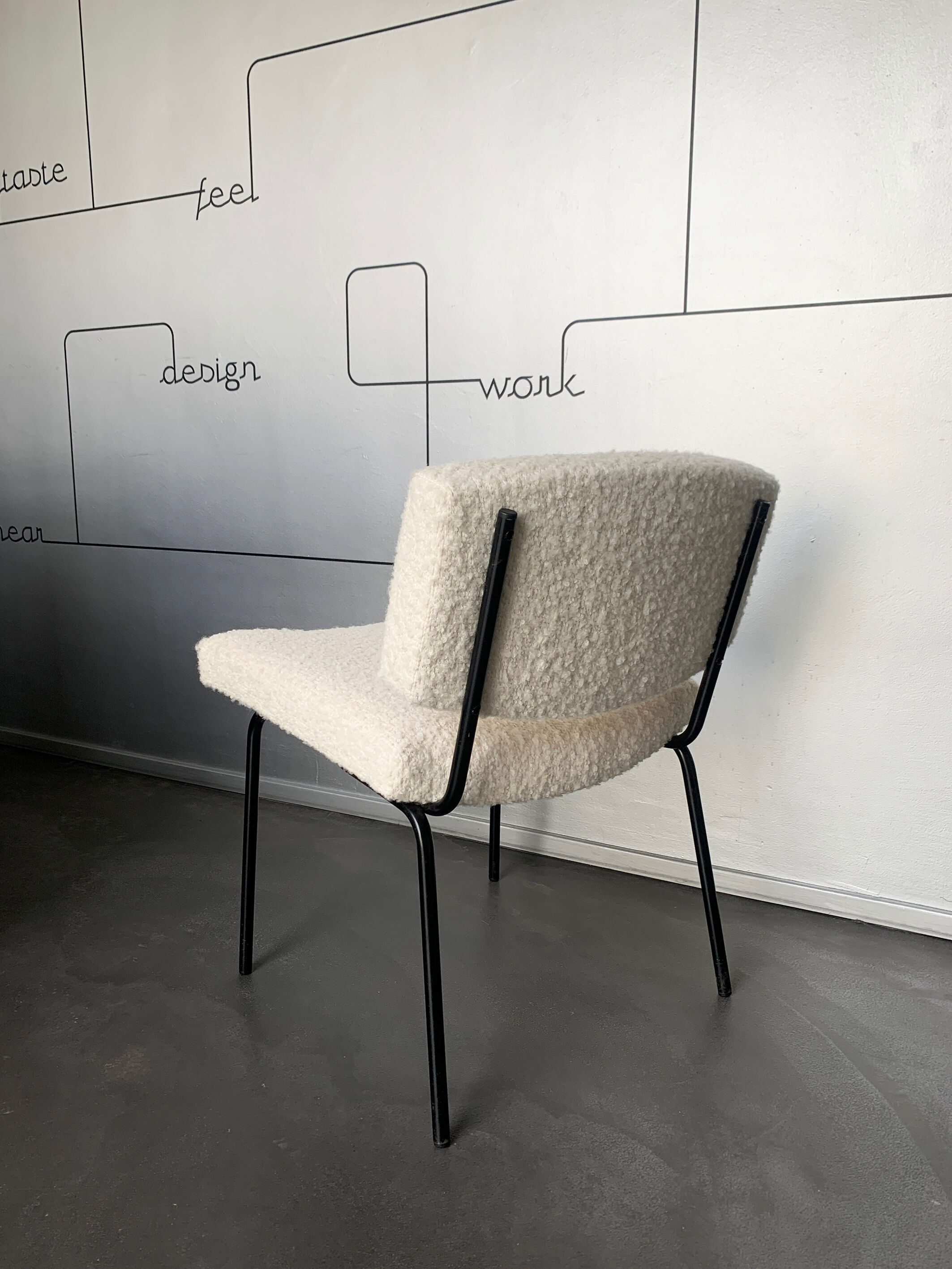 Armchair Conseil fabric bouclette, Pierre Guariche for Meurop 1960