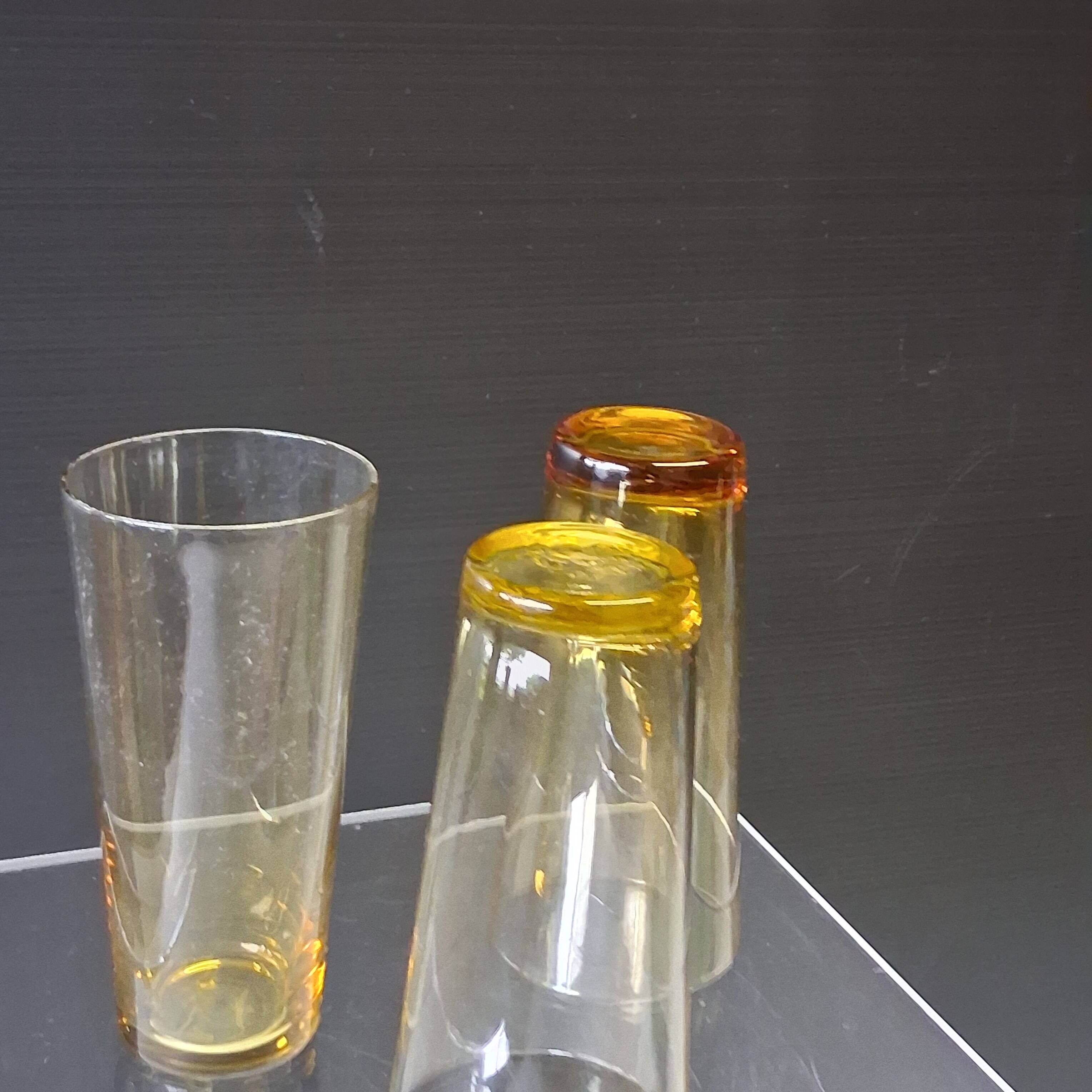 Set of 6 coloured vintage juice glasses in very good condition.
