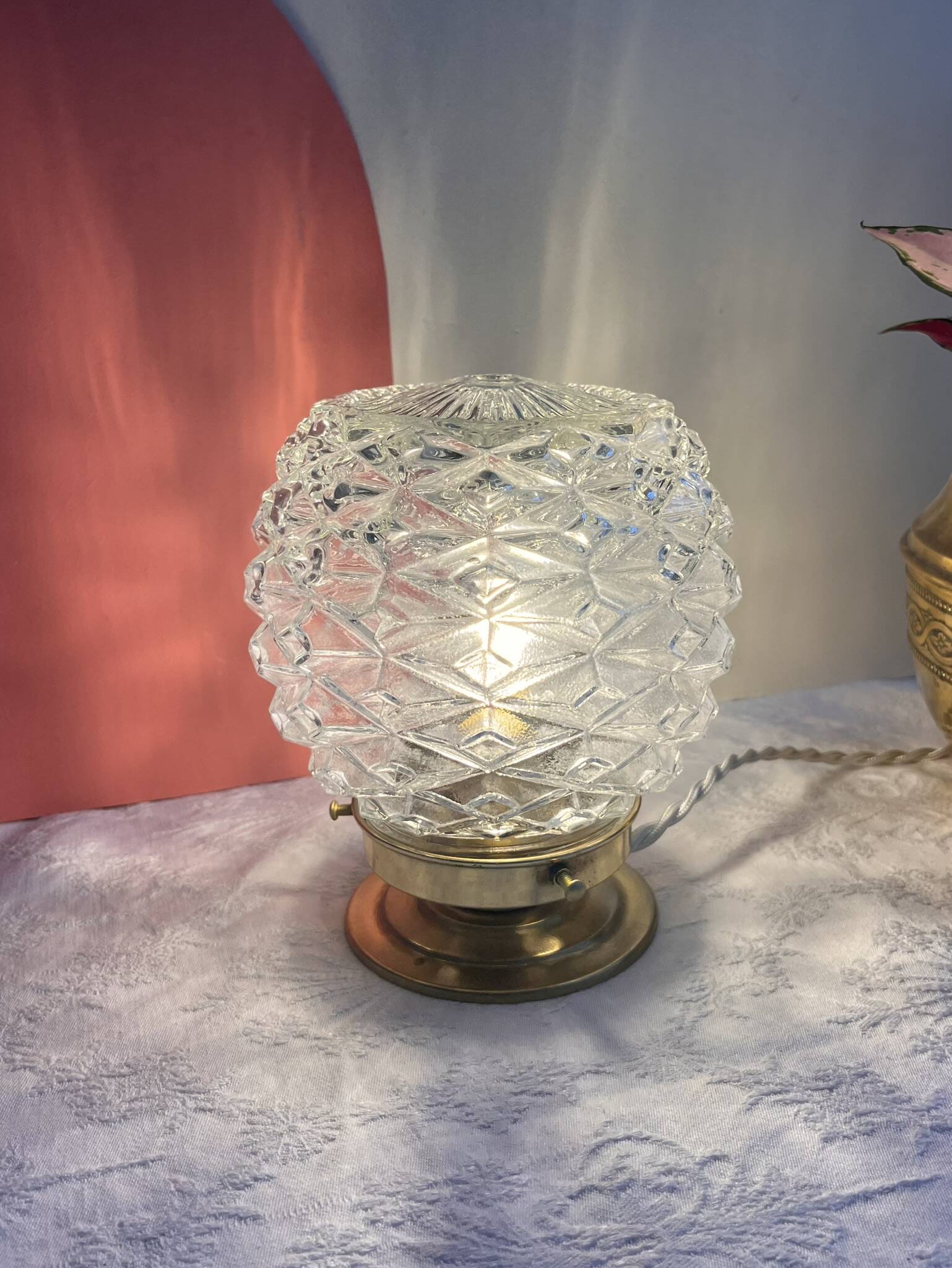 Vintage table lamp in chiseled glass - pineapple model
