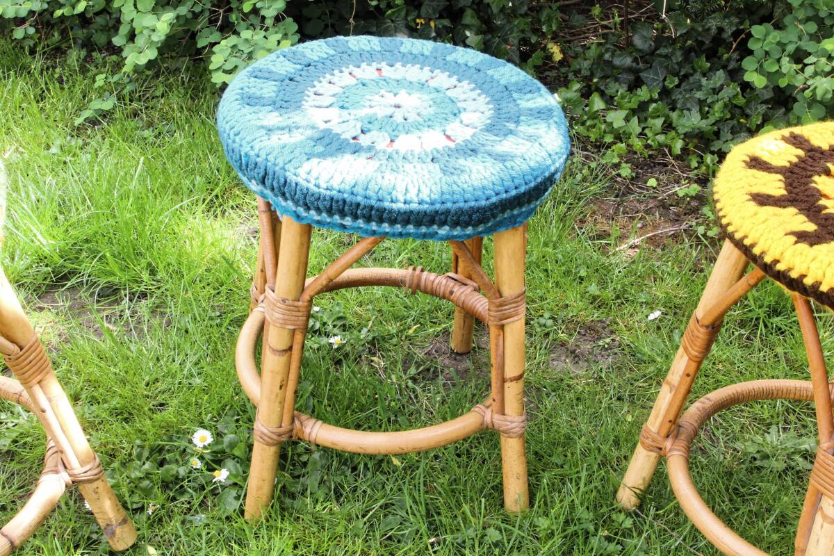 Set of 4 rattan stools and crochet covers