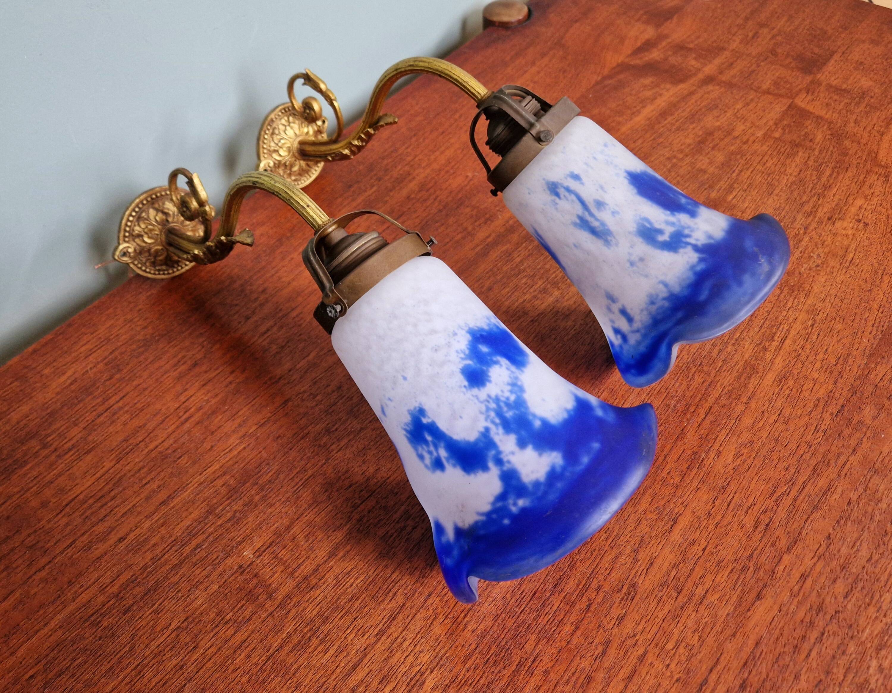 Pair of wall lights in bronze and marmoreal glass