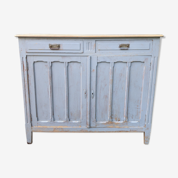 Ancien buffet gris de cuisine