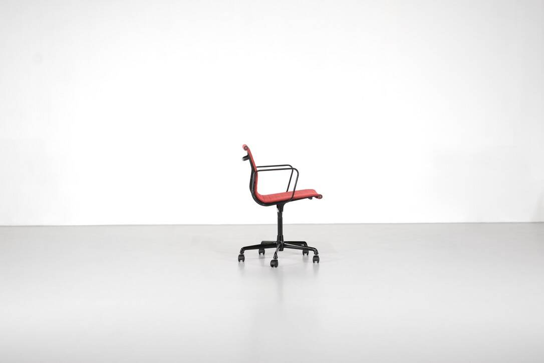 "EA 117" armchair by Charles and Ray Eames for ICF USA 1969.