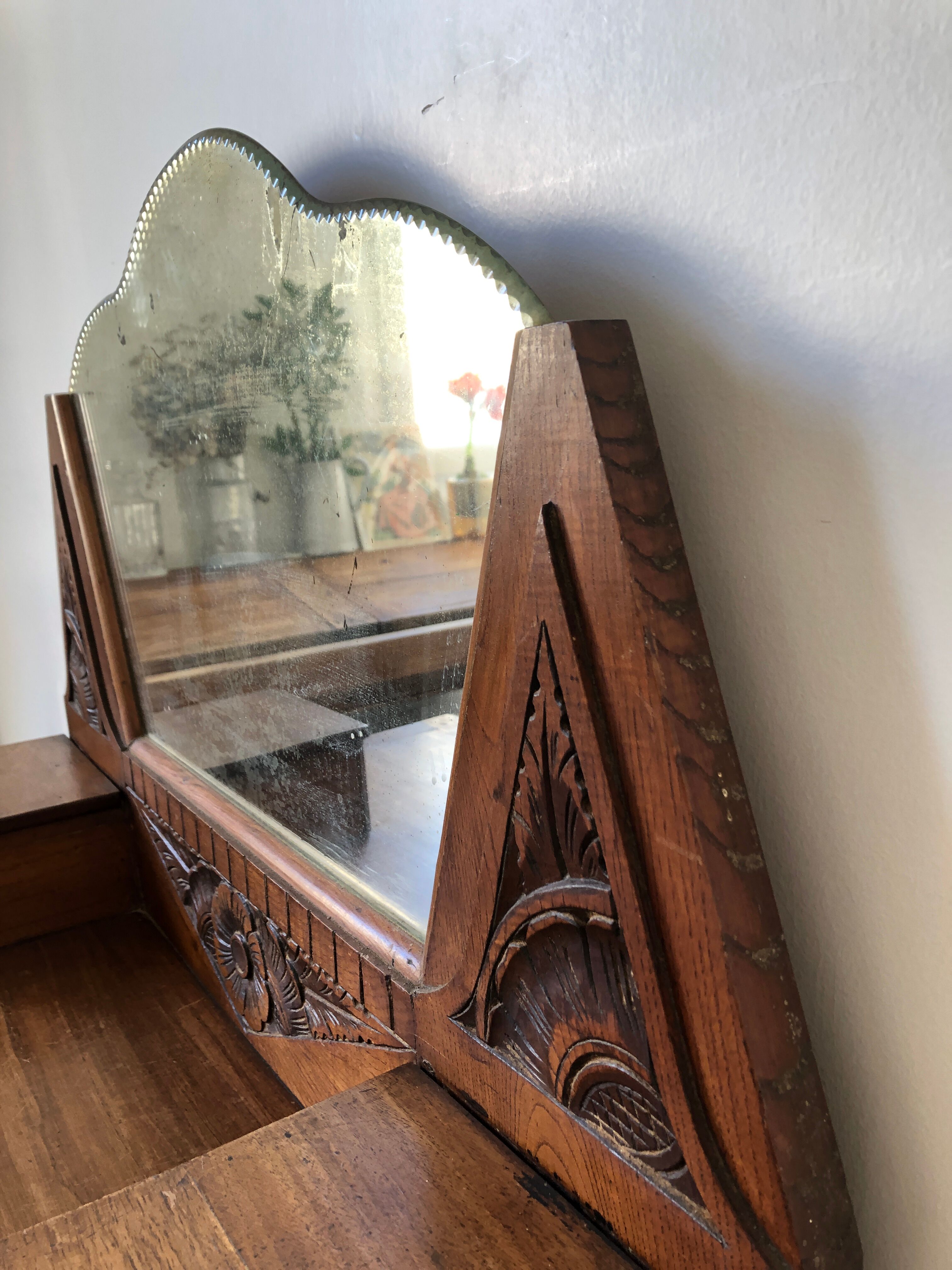 Art Deco style hairdresser