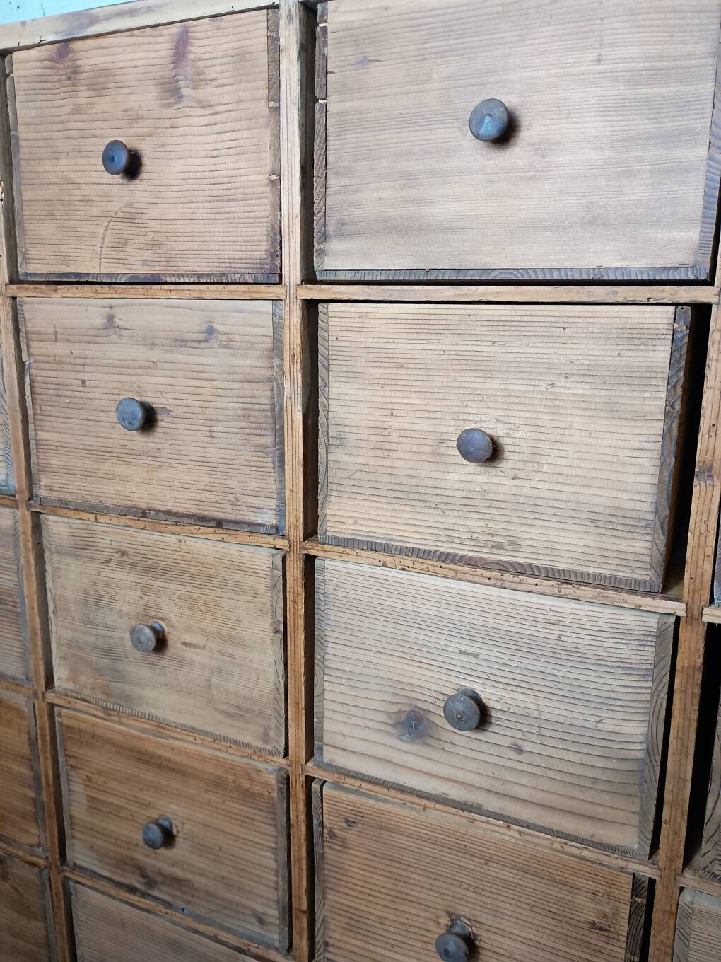 Meuble de métier industriel ou d'apothicaire avec 30 tiroirs bois vintage