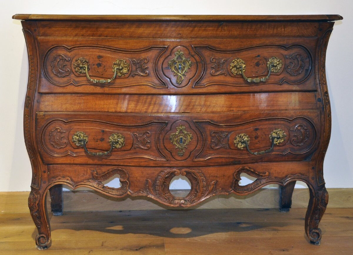 Provençal chest of drawers in solid walnut from Nîmes, Louis XV period
