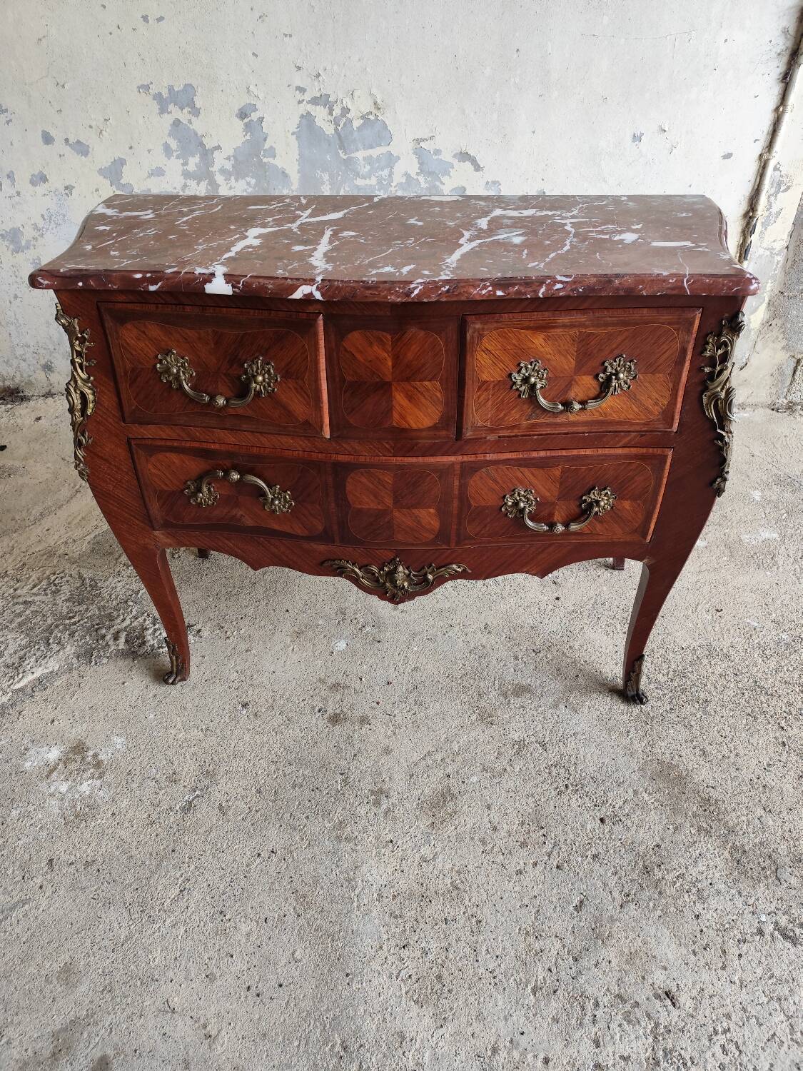 Inlaid chest of drawers