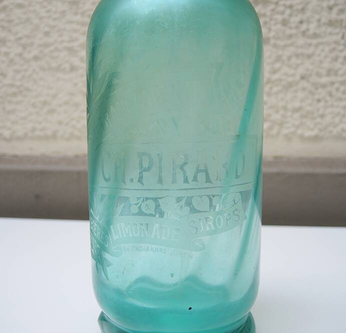 Ancien siphon en verre turquoise ch pirard