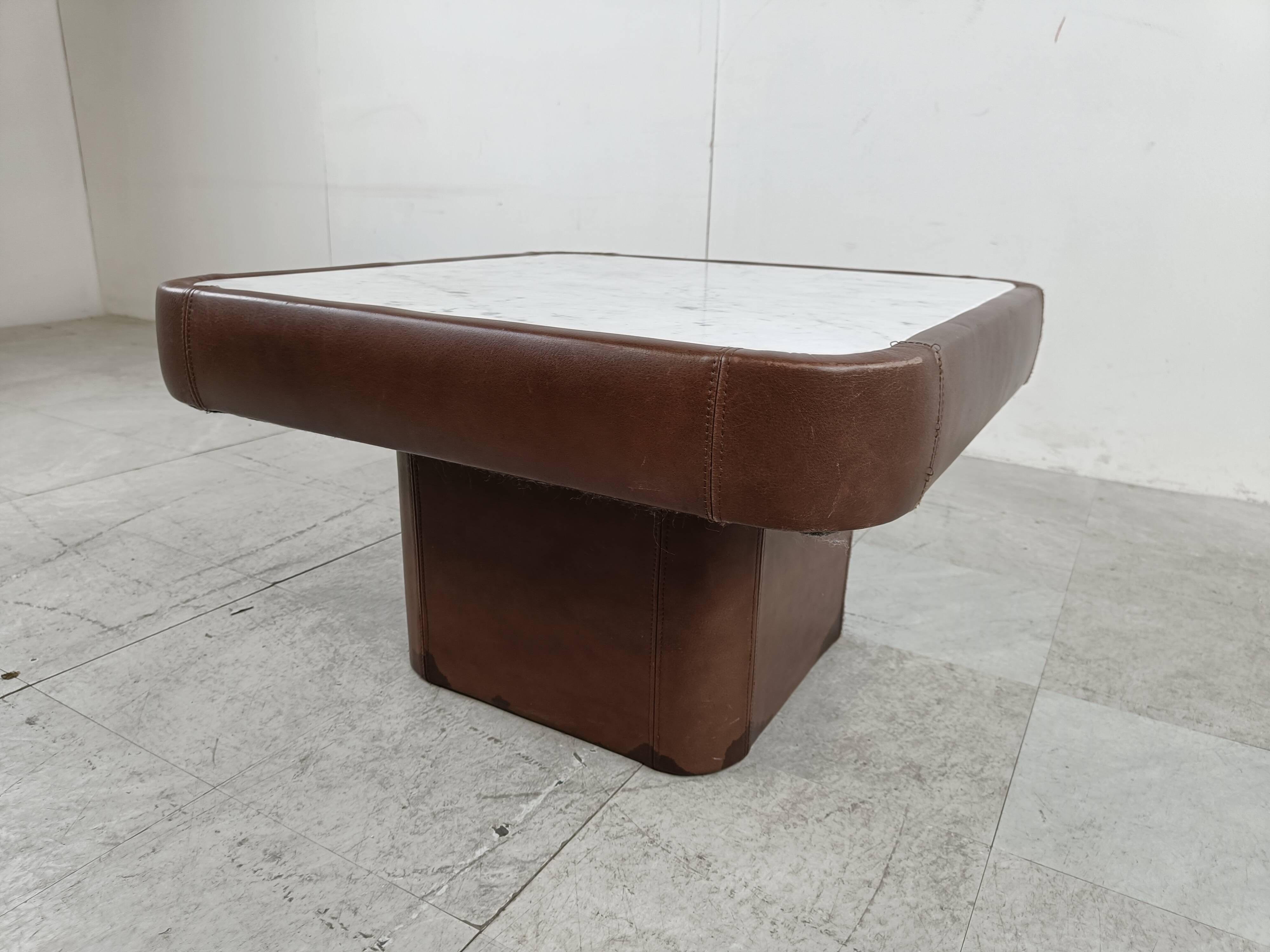 Vintage coffee table in marble and leather attribué à Desede, 1970s