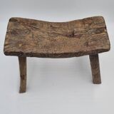 Tabouret brutaliste ancien en bois