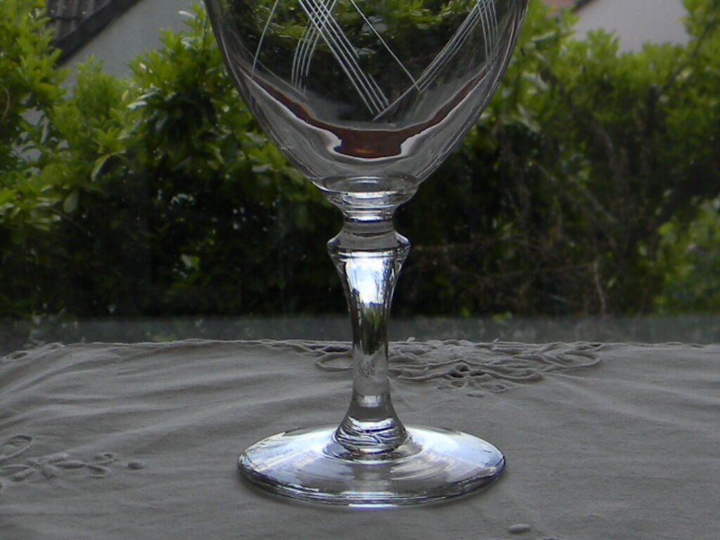 Set of wine glasses engraved glass 1950s.